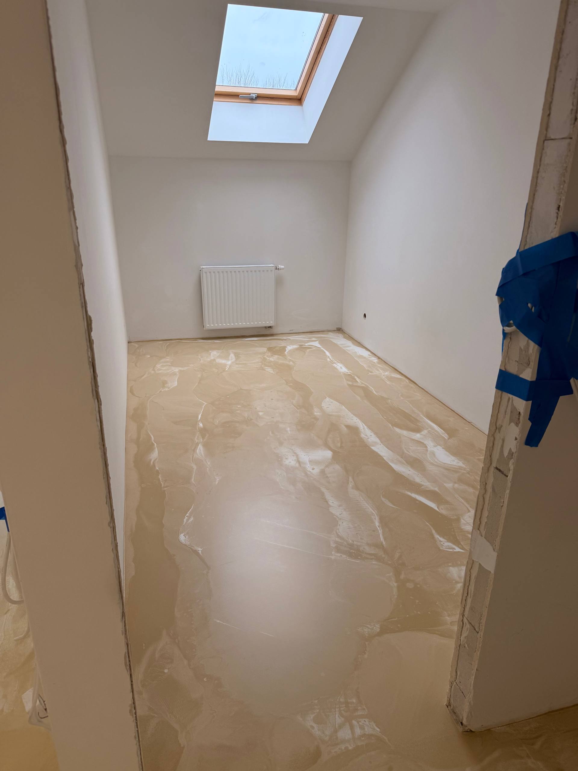 Beige swirl resin floor – attic room