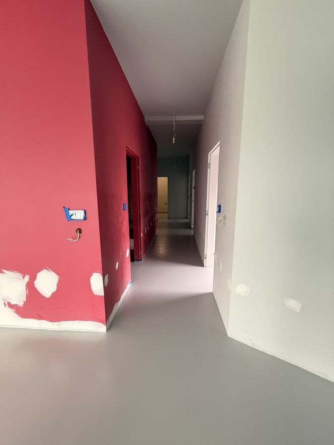 Aplikacja żywicy w trakcie realizacji